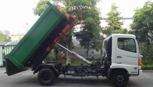 Xe hooklift chở rác thùng rời 9 khối