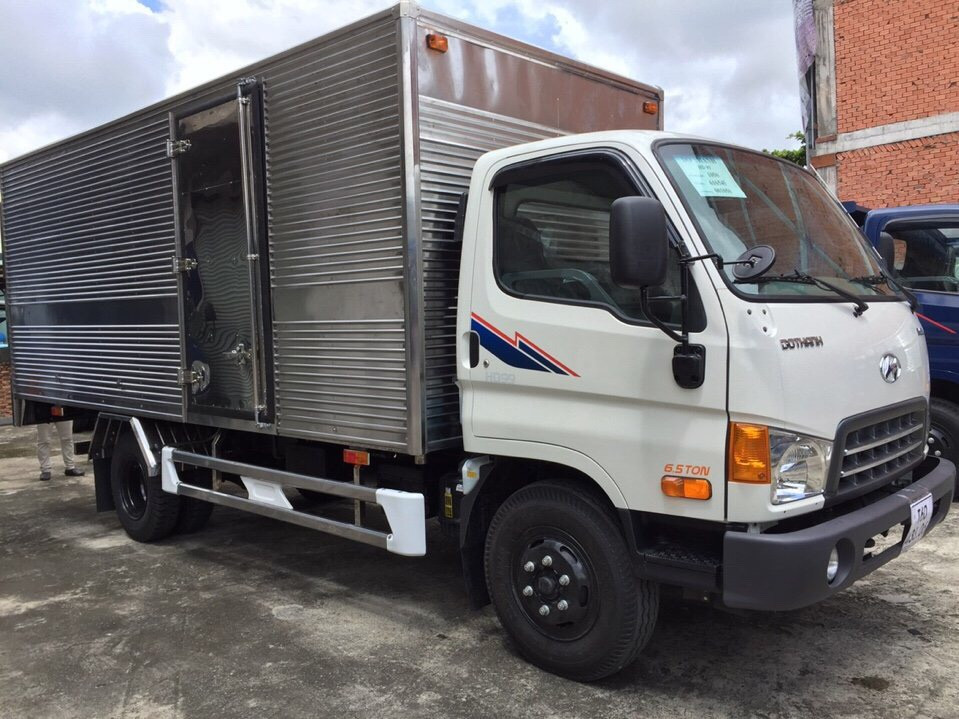 xe tải hyundai HD99 6,5 tấn thùng kín tiêu chuẩn